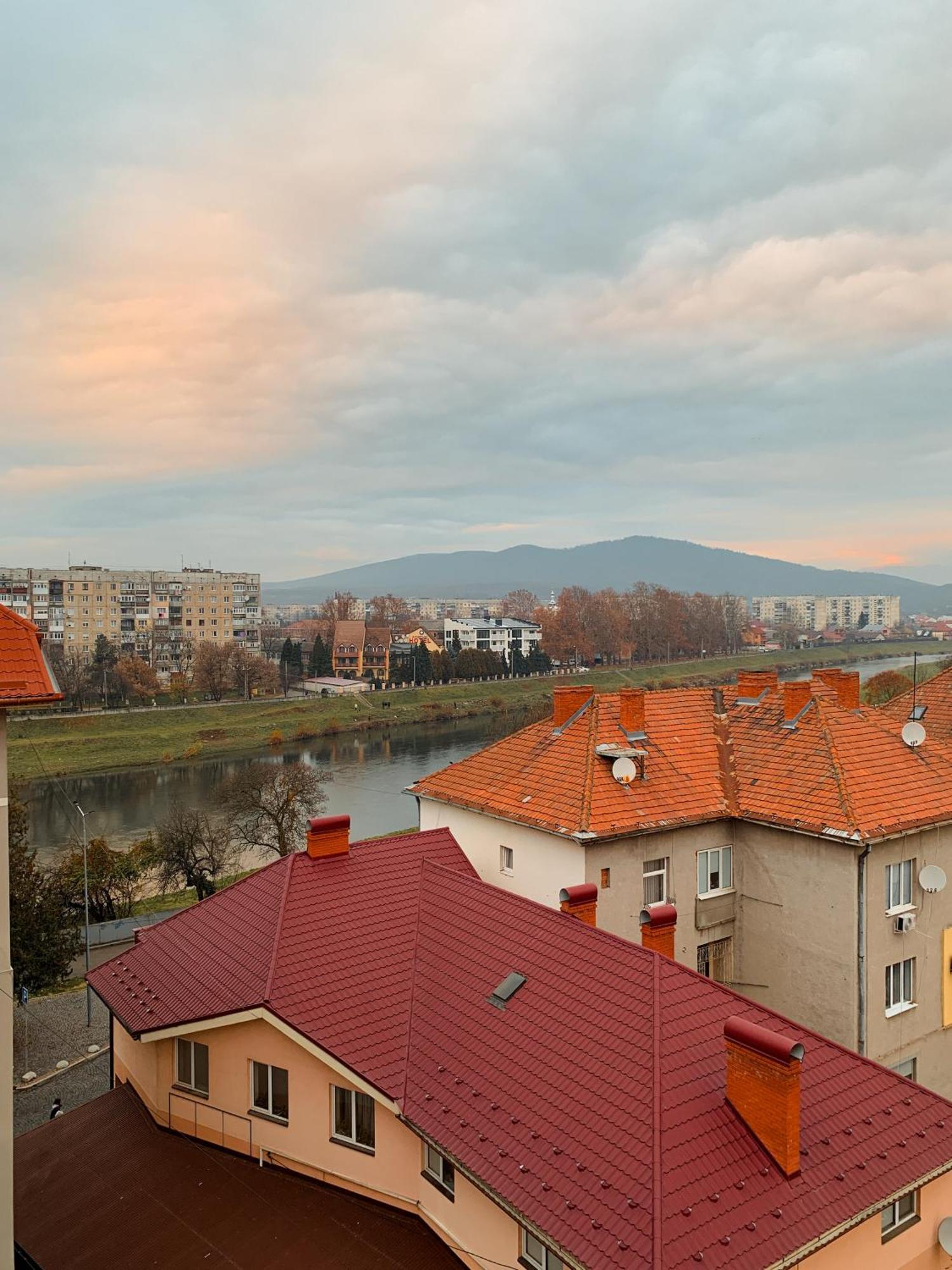 Apartments Domovik Parkaniya, 2A 穆卡切沃 外观 照片