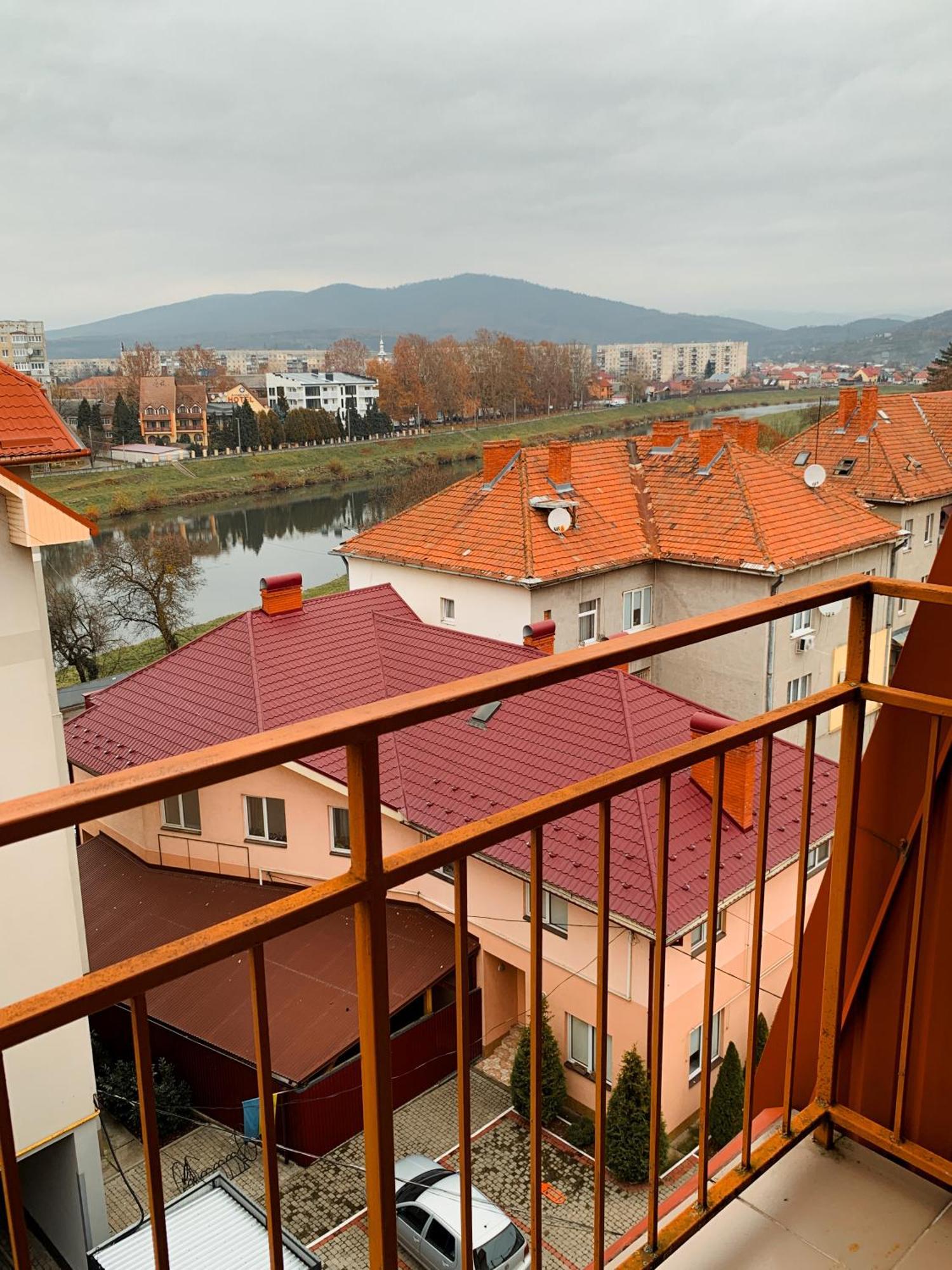 Apartments Domovik Parkaniya, 2A 穆卡切沃 外观 照片